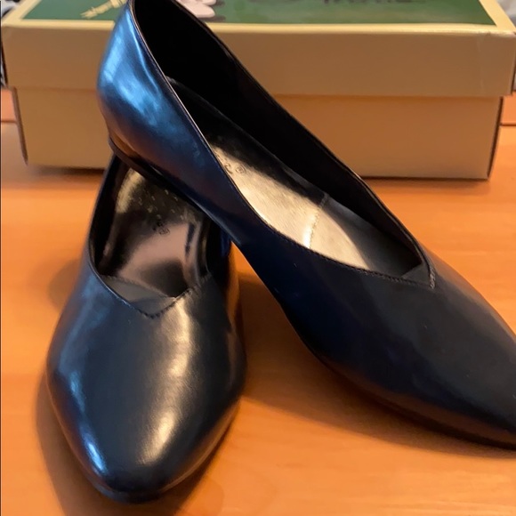 Navy Blue flats - Picture 2 of 5